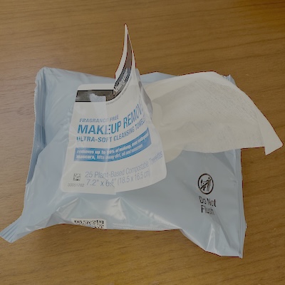 Neutrogena Fragrance-Free Makeup Remover Wipes, Daily Facial Cleanser Towelettes, Gently Removes Oil & Makeup, Alcohol-Free Makeup Wipes, Twin Pack, 2 x 25 ct